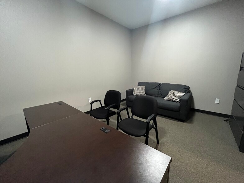 More Photos Of 5108 Wilson Rd, Fort Worth Flex For Lease