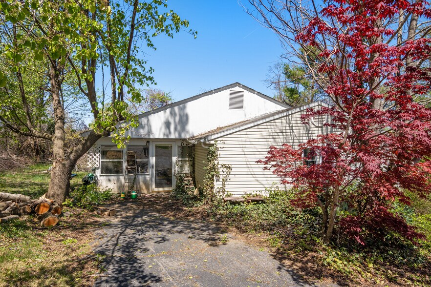 More Photos Of 275 Starlight Dr, Christiansburg Theater Concert Hall For Sale