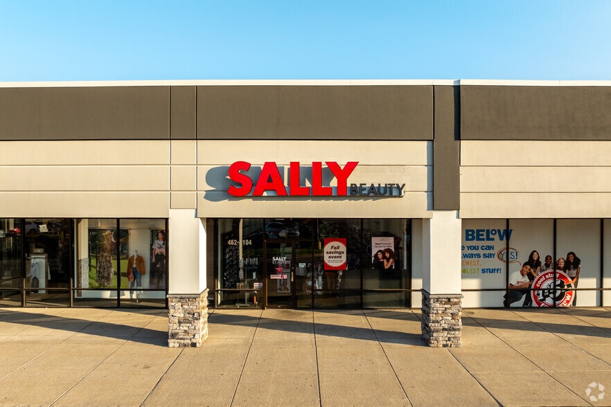 More Photos Of 438-462 E Edgewood Blvd & SEC American Rd & E Edgewood Blvd, Lansing Storefront For Lease