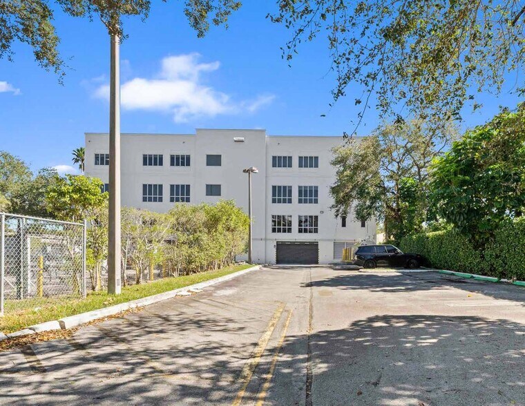 More Photos Of 9480 S Dixie Hwy, Miami Office For Lease