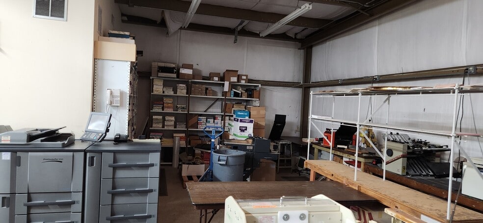 More Photos Of 1123 Forest Pky, Forest Park Flex For Lease