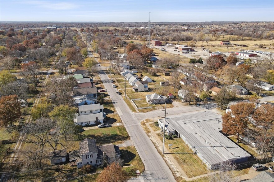 More Photos Of 720 W 1st St, Coffeyville Healthcare For Sale