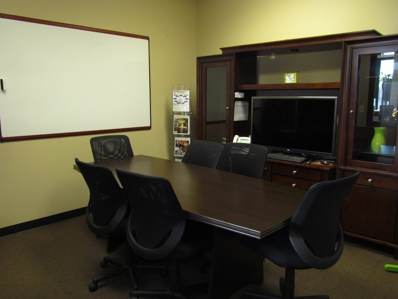 More Photos Of 465 E Roosevelt Rd, West Chicago Freestanding For Sale