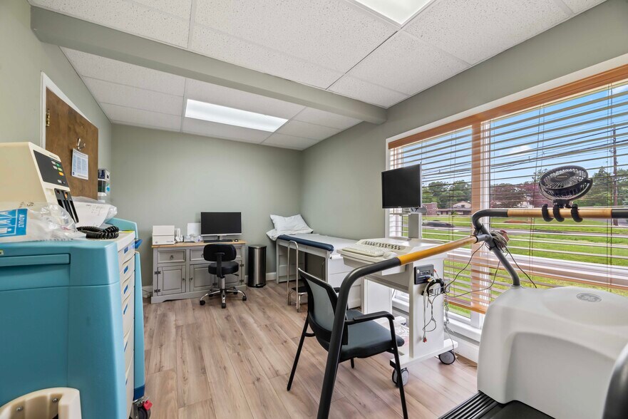 More Photos Of 1594-1600 US Highway 130, North Brunswick Medical For Sale