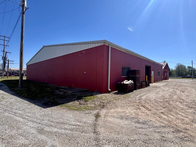 More Photos Of 205 W Main St, Bushnell Industrial For Sale