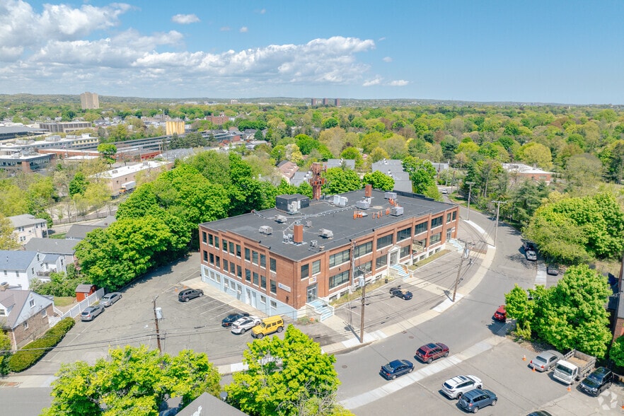 More Photos Of 80 Coolidge Hill Rd, Watertown Office For Lease