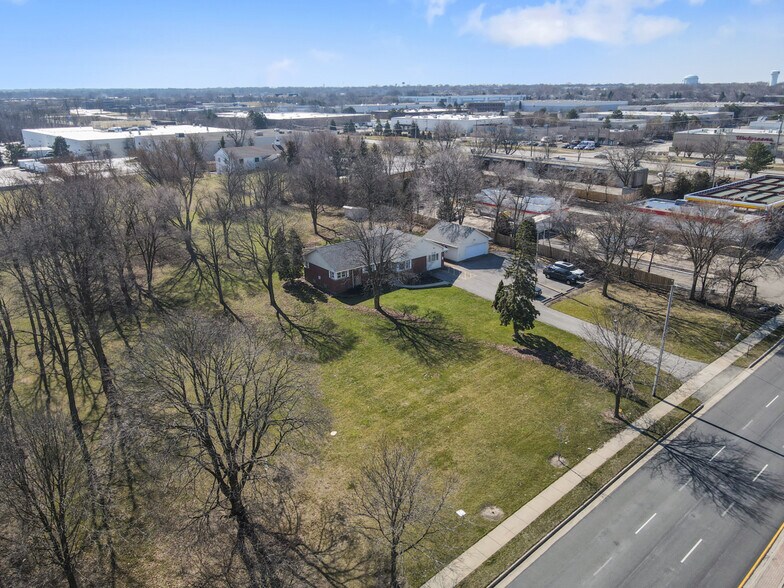 More Photos Of 22W421 ARMY TRAIL RD, Addison Flex For Sale