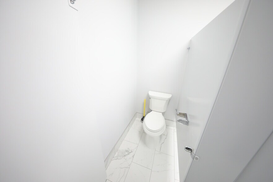 More Photos Of 999 Willow Grove St, Hackettstown Warehouse For Lease