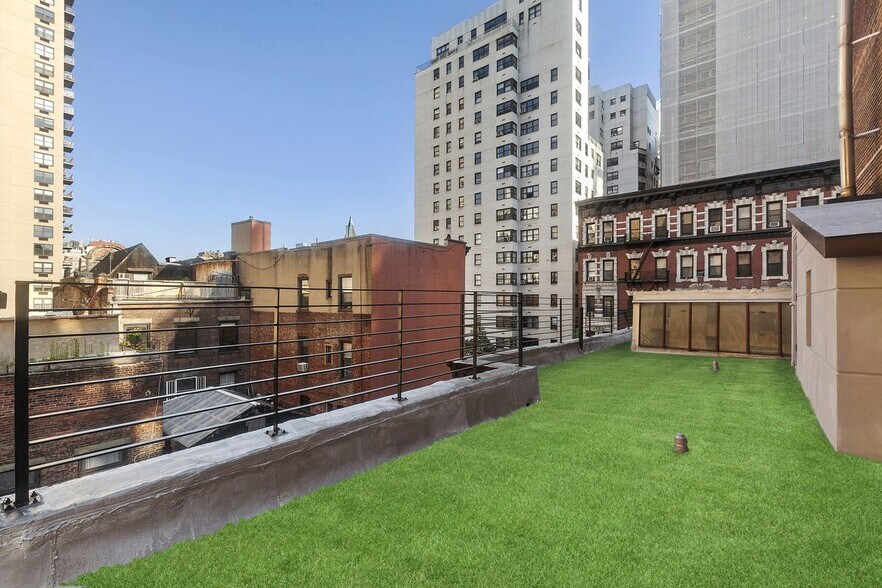 More Photos Of 141 E 17th St, New York Apartments For Sale