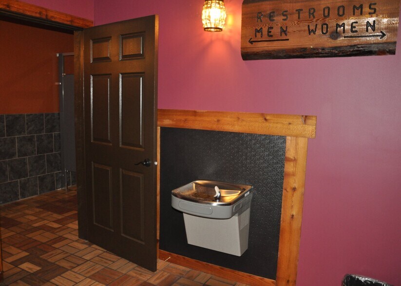 More Photos Of 1549 E Broadway St, Monticello General Retail For Sale