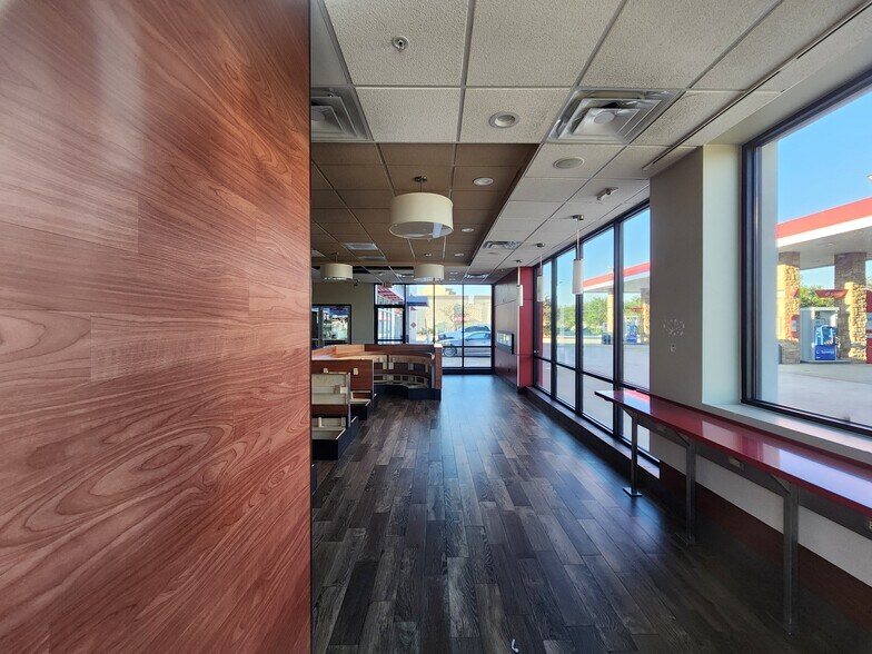 More Photos Of 1810 Pearland Pky, Pearland Service Station For Lease