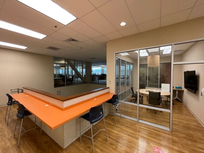 More Photos Of 9390 Gateway Dr, Reno Unknown For Lease