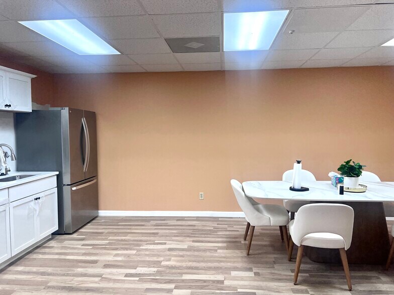 More Photos Of 7410 Sni-A-Bar Rd, Kansas City Manufacturing For Sale