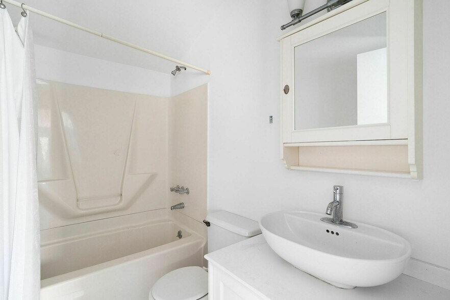 More Photos Of 35 Gardners Ln, Hampton Bays Apartments For Sale