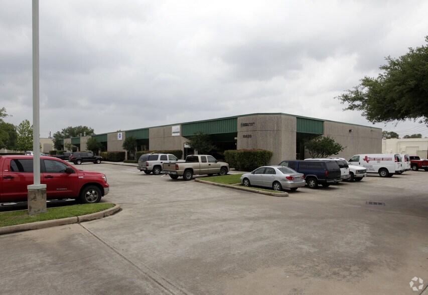 More Photos Of 10620 Stebbins Cir, Houston Unknown For Lease