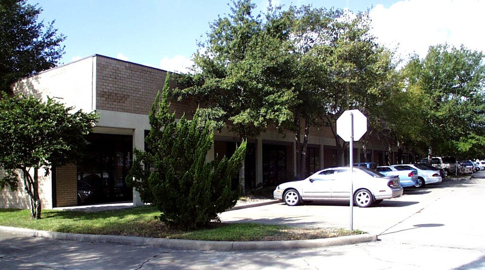 More Photos Of 1700-1750 W Sam Houston Pky N, Houston Unknown For Lease