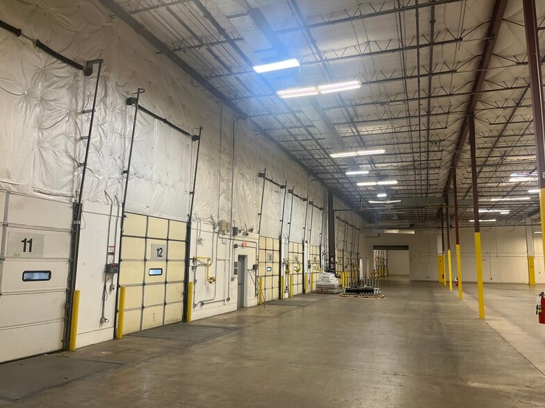 More Photos Of 2214 Braker Ln, Austin Distribution For Lease