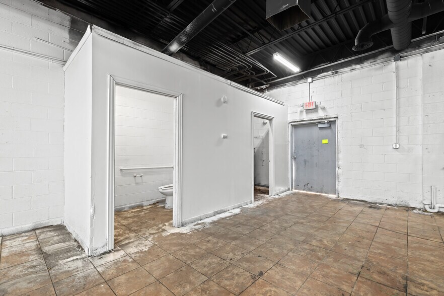 More Photos Of 192 S Main St, Mount Clemens Freestanding For Sale