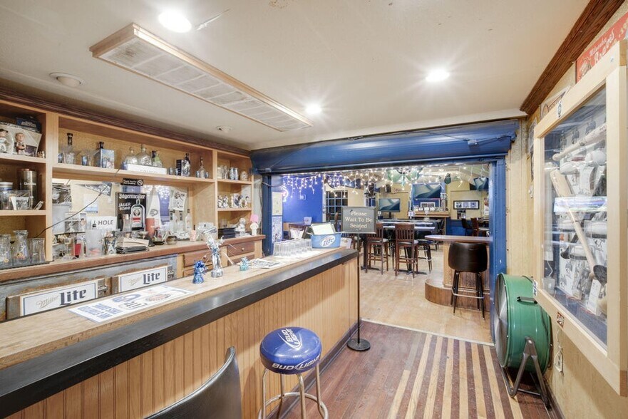 More Photos Of 6317 W Bluemound Rd, Milwaukee Bar For Sale