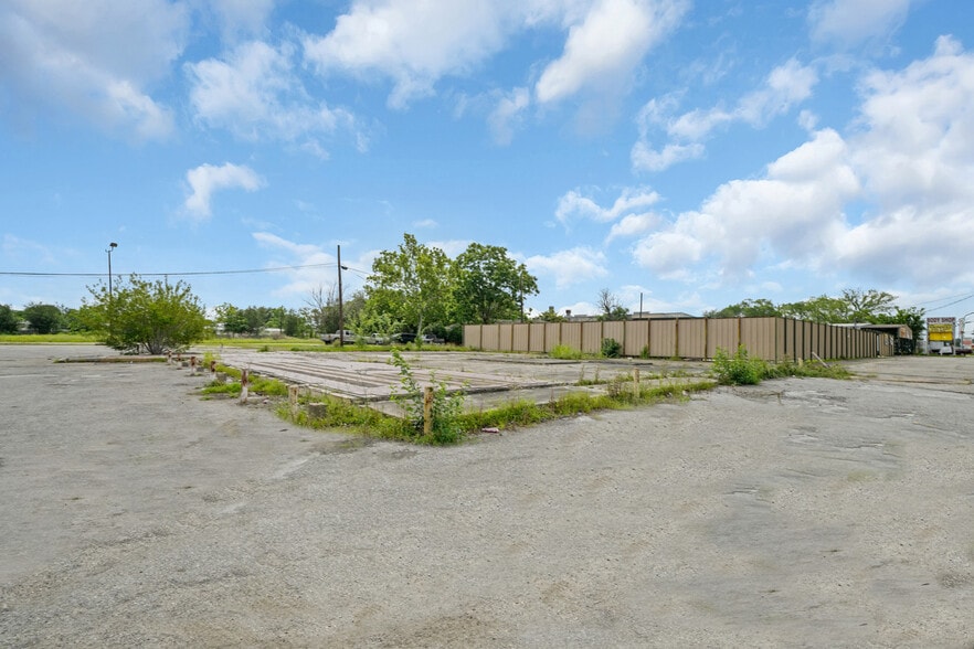 More Photos Of 1603 Shaver St, Pasadena Warehouse For Sale