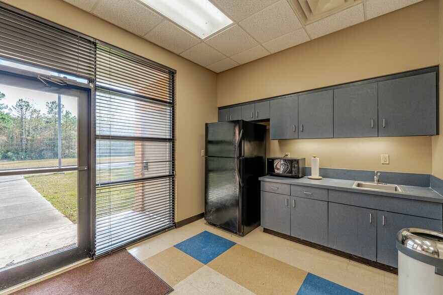 More Photos Of 6408 Highway 28 E, Pineville Office For Sale