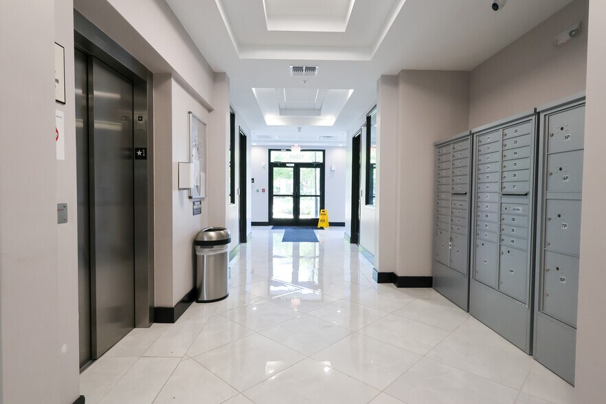 More Photos Of 13564 Village Park Dr, Orlando Office For Sale