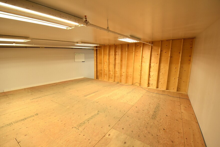 More Photos Of 9903 209 St NW, Edmonton Warehouse For Sale