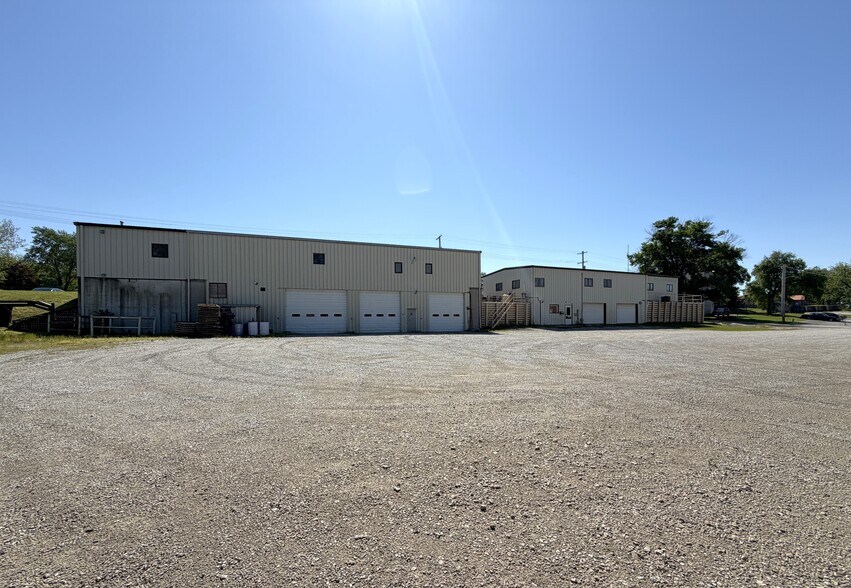 More Photos Of 305 N Mason St, Carrollton Office For Sale