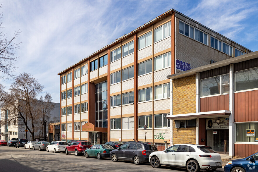 Primary Photo Of 8815 Av Du Parc, Montréal Loft Creative Space For Sale