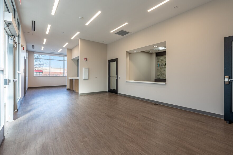 More Photos Of 140 Hansen Blvd, North Aurora Medical For Lease