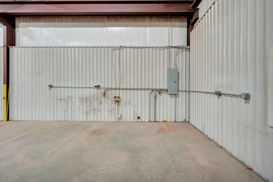 More Photos Of 10714 W County Road 72, Midland Warehouse For Lease