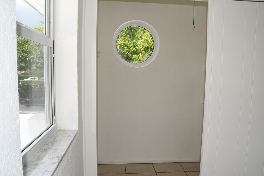 More Photos Of 1920 SW 22nd St, Miami Medical For Lease