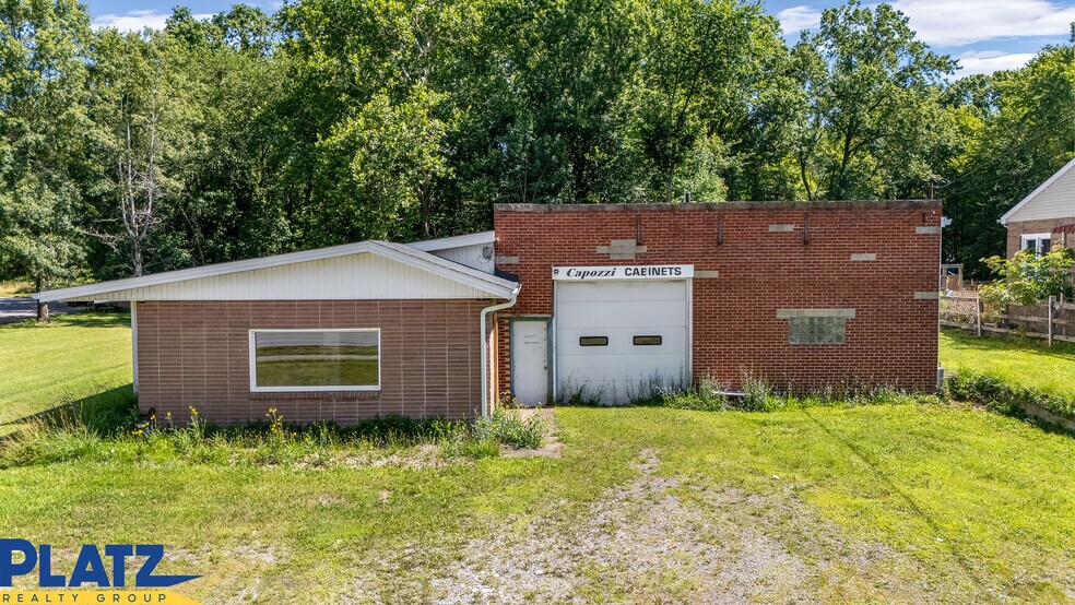 Primary Photo Of 4590 Eagle Creek Rd, Leavittsburg Showroom For Lease