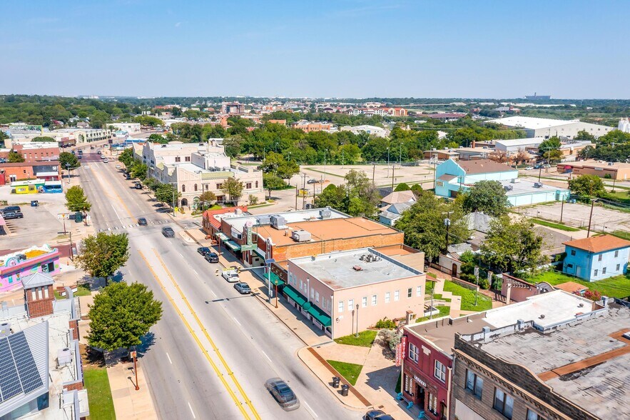More Photos Of 1434 N Main St, Fort Worth Storefront Retail Office For Lease