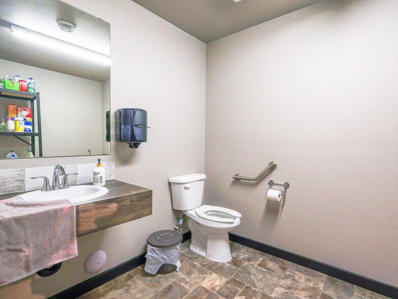 More Photos Of 4805 75 St, Stettler Storefront Retail Office For Sale