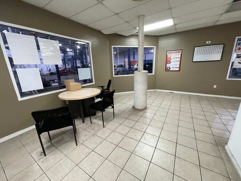 More Photos Of 9075-9125 Antique Way, Manassas Warehouse For Lease