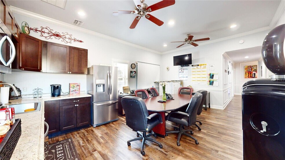 More Photos Of 209 E Badcock Blvd, Mulberry Office Residential For Lease