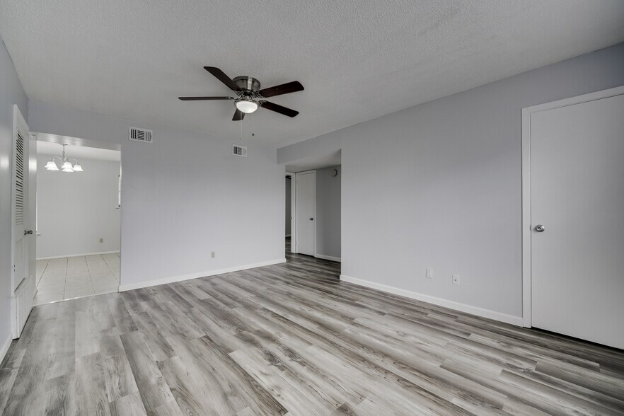 More Photos Of 1906 W Matthews Ave, Jonesboro Apartments For Sale