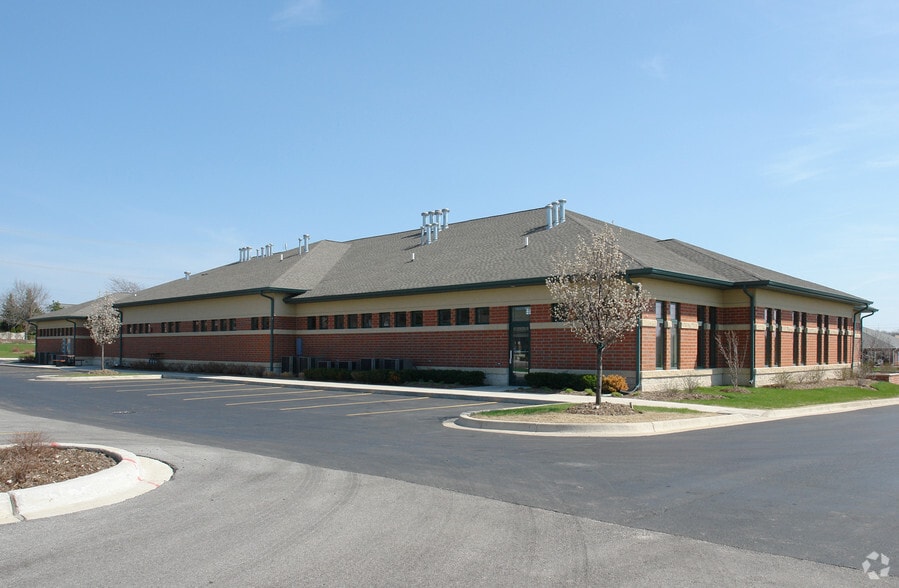 More Photos Of 650 Dakota St, Crystal Lake Medical For Lease