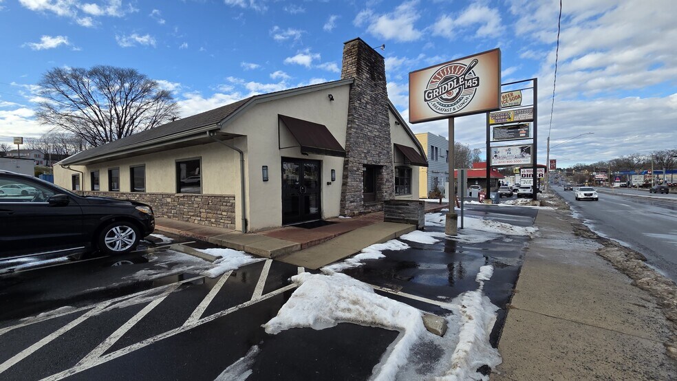 More Photos Of 1146 Macarthur Rd, Whitehall Restaurant For Lease