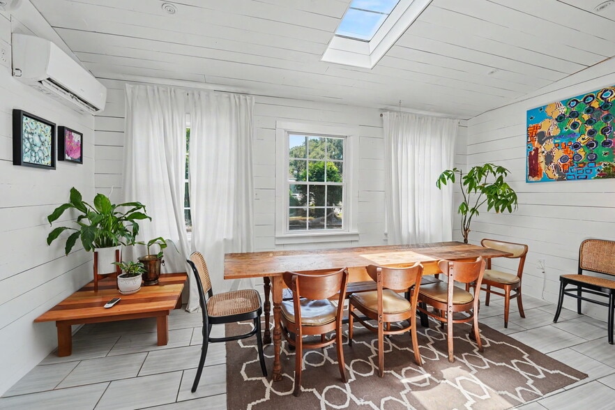 More Photos Of 2312 Abercorn St, Savannah Storefront Retail Residential For Sale