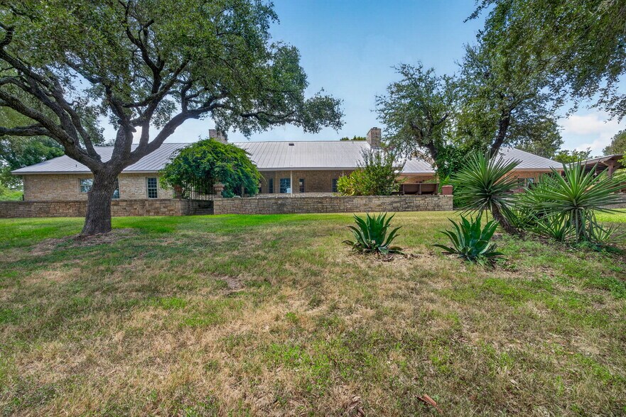 More Photos Of 2234 Highway 90 w, Castroville Flex For Sale