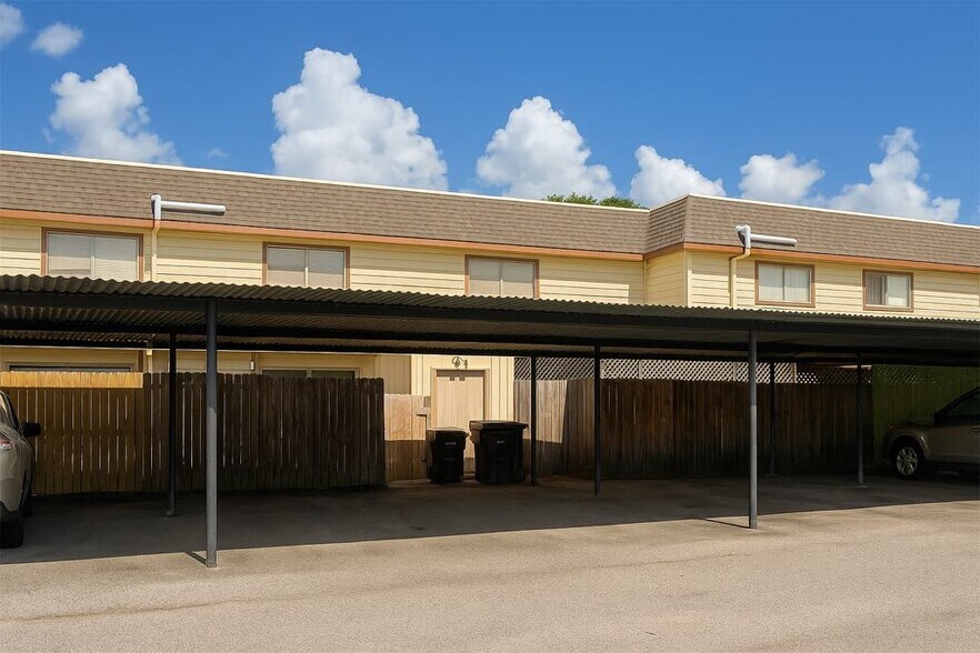 More Photos Of 6109 Fondren Rd, Houston Apartments For Sale