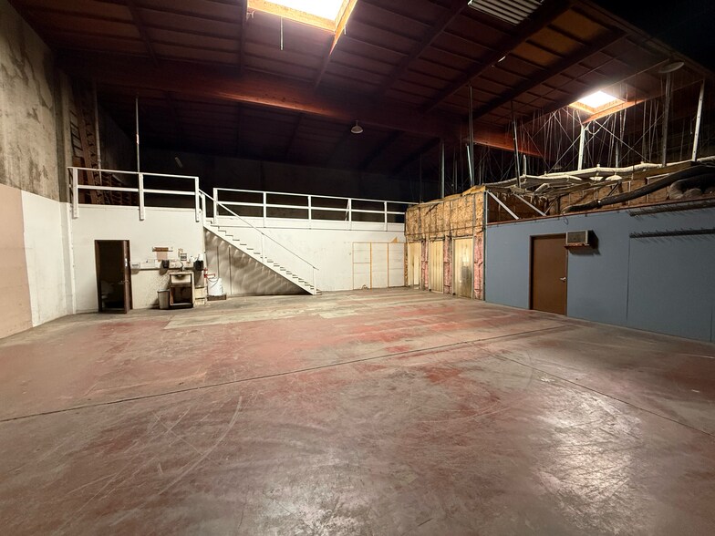 More Photos Of 2242 Hoover Ave, Modesto Warehouse For Lease