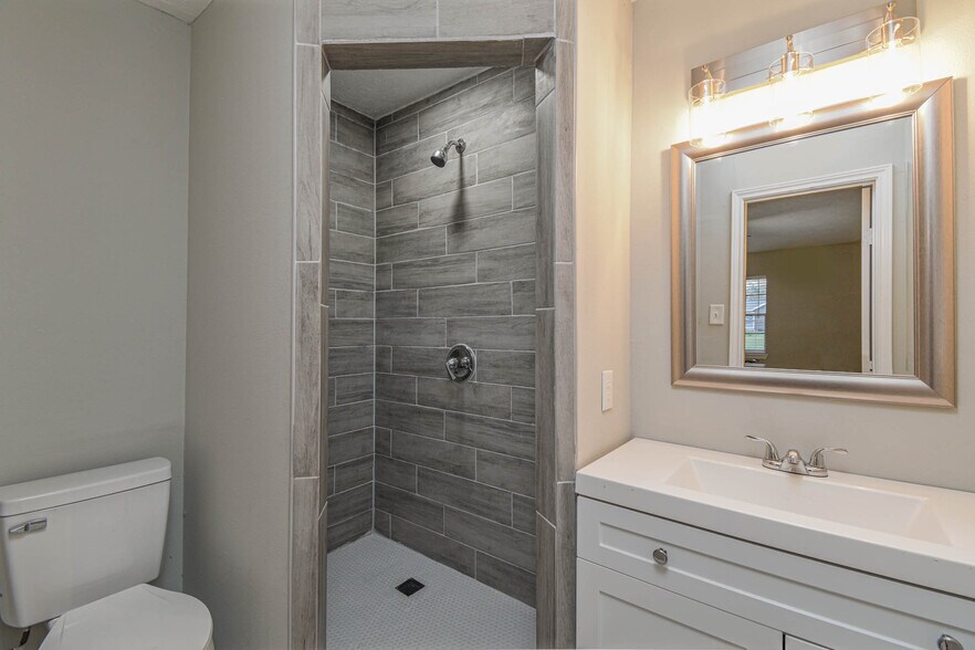 More Photos Of 2834 Pansy St, Pasadena Medical For Sale