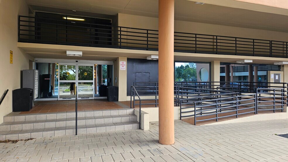 More Photos Of 6600 W Taft St, Hollywood Medical For Lease