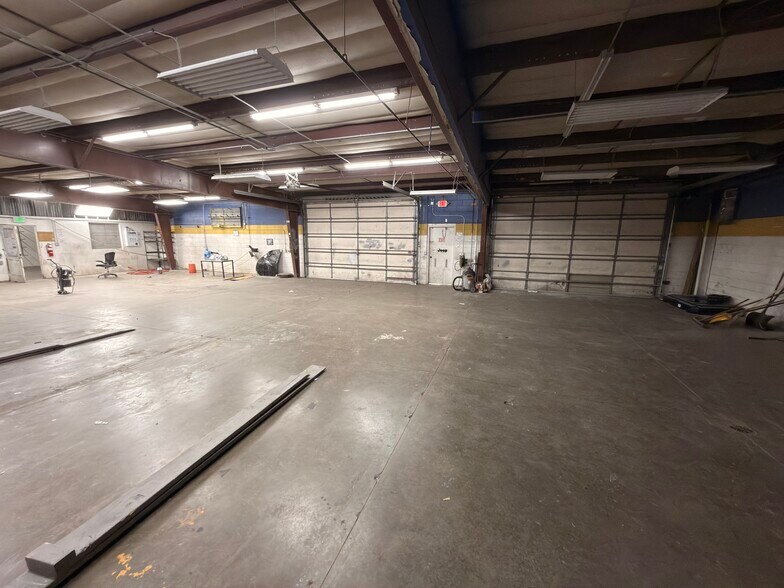More Photos Of 11607 E Colfax Ave, Aurora Auto Repair For Lease