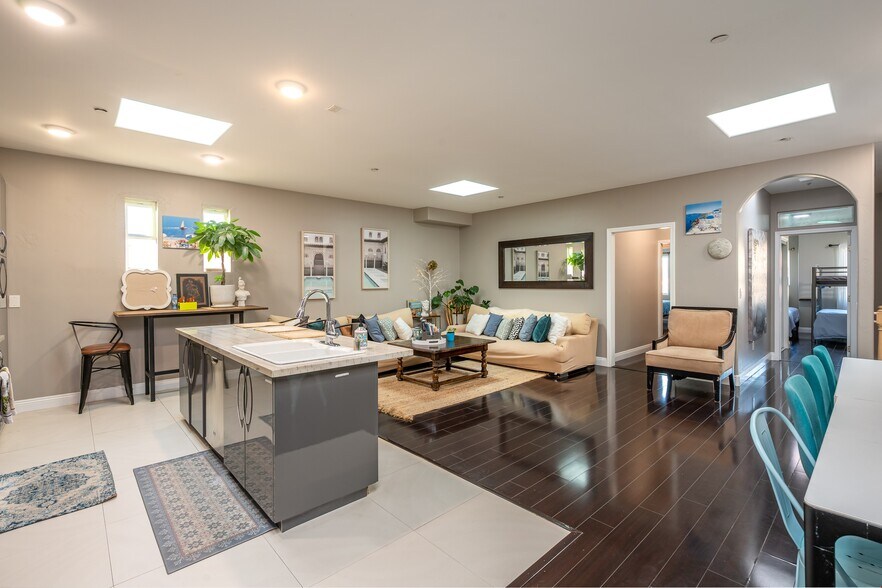 More Photos Of 4741 Point Loma Ave, San Diego Storefront Retail Residential For Sale