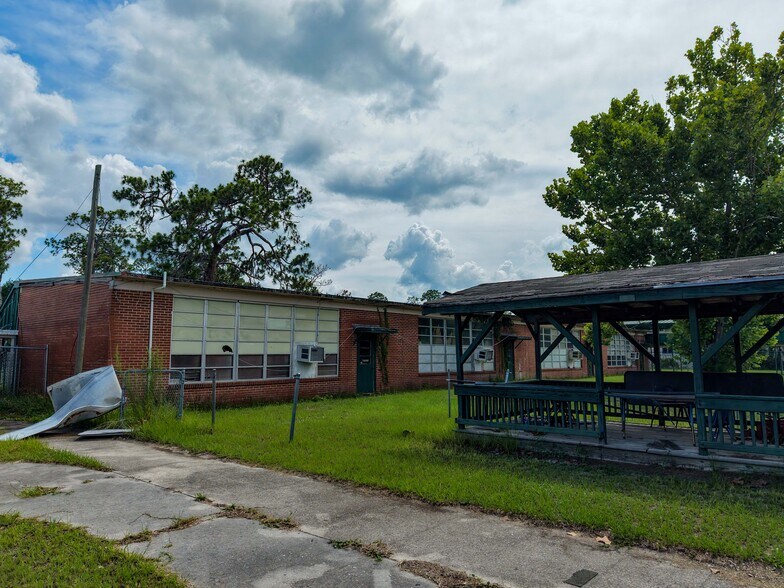 More Photos Of 502 N Center St, Perry Schools For Sale