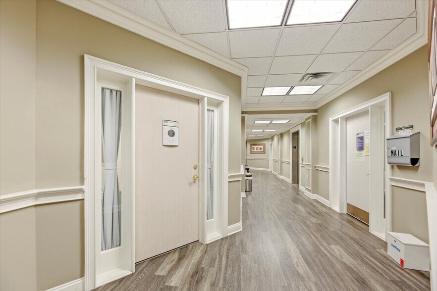More Photos Of 802 W Park Ave, Ocean Office For Lease